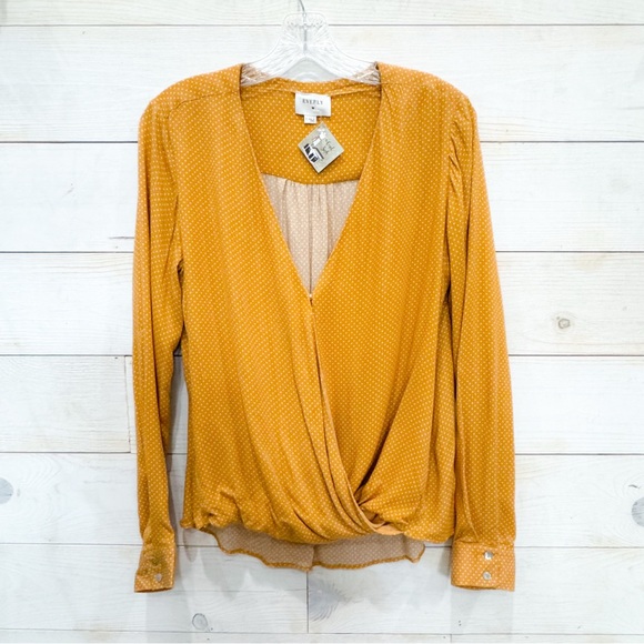 NWT Everly mustard faux wrap top ❤️ - Picture 4 of 8